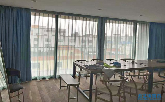 小窗戶怎么掛窗簾好看,金藝濤窗簾網(wǎng)教你小窗戶窗簾搭配技巧 布藝簾